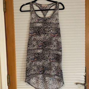 🎉Free with any purchase! OP! Womens size medium razor back tank top! High/low!